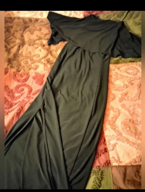 Chic Black Sleeve Maxi Dress - Elegant Evening Wear - Picture 4 of 11